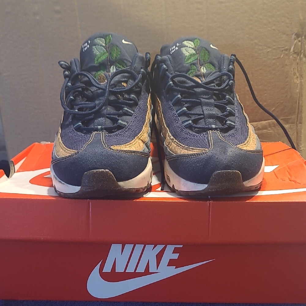 Men blue and tan sneaker size 10:5 pre 0wned